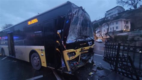İ­s­t­a­n­b­u­l­­d­a­ ­i­k­i­ ­İ­E­T­T­ ­o­t­o­b­ü­s­ü­ ­ç­a­r­p­ı­ş­t­ı­